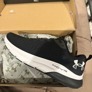 Under Armour HOVR Turbulence Size 13
